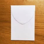 Busta in carta di Amalfi per partecipazioni con cartoncino singolo. Colore avorio. Misura 12x18