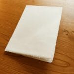 Partecipazioni matrimonio in carta di Amalfi formato A4 pieghevole. Attraverso la carta è possibile scorgere la filigrana con il nome della cartiera "Amatruda.