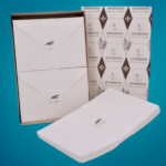Box with sheets and envelopes in handmade Amalfi Amatruda paper. Sheet size: 21x30 cm. Envelope size: 16x23 cm. Color content: Ivory