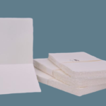 Amalfi paper menu for a refined wedding. This template has a square format and measures 15x15cm closed. Color: Ivory