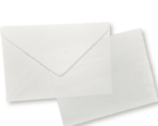 Partecipazione in carta di Amalfi con foglio in formato A5. Colore avorio.