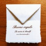 Buono regalo sposi in carta di Amalfi. Un pensiero speciale per chi è alle prese con i preparativi del matrimonio.