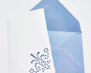 Partecipazioni in carta di Amalfi con trafori realizzati in esclusiva da Lo Scrigno di Santa Chiara
